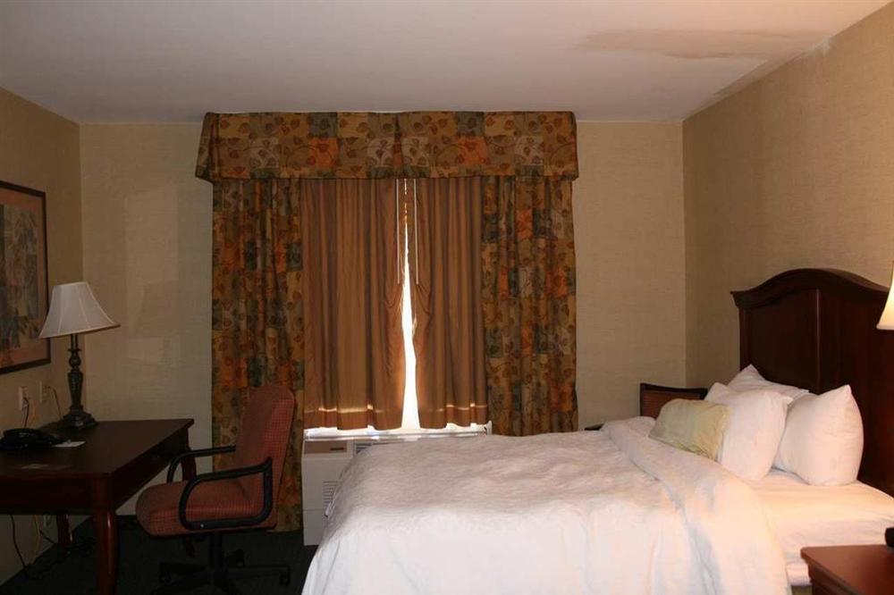 Hotel Hampton By Hilton Brattleboro Extérieur photo