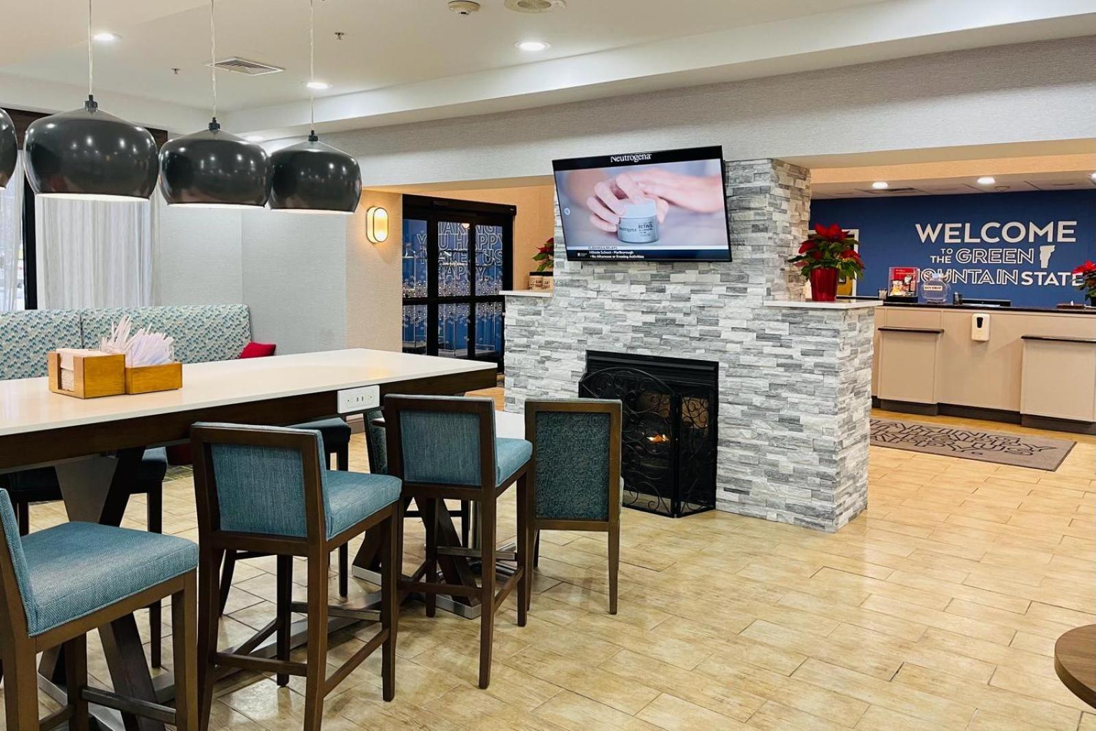 Hotel Hampton By Hilton Brattleboro Extérieur photo