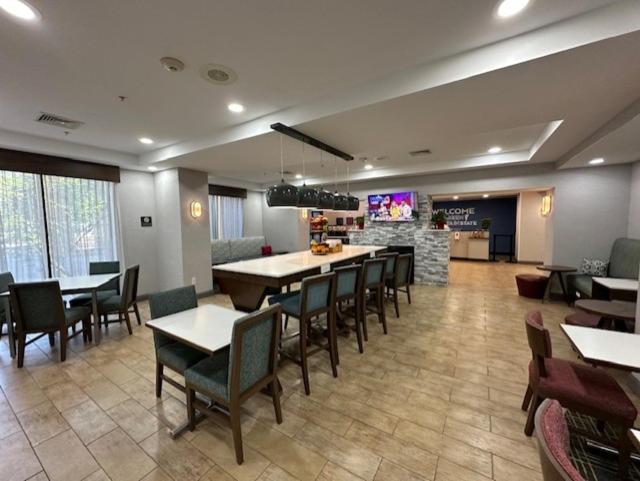 Hotel Hampton By Hilton Brattleboro Extérieur photo