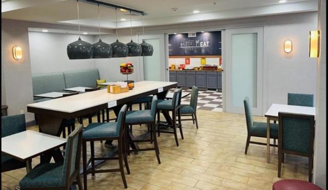 Hotel Hampton By Hilton Brattleboro Extérieur photo