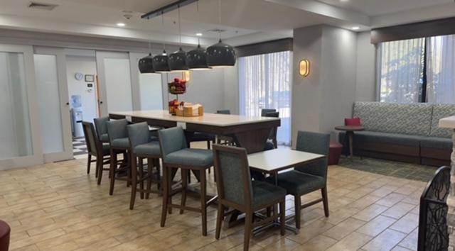 Hotel Hampton By Hilton Brattleboro Extérieur photo